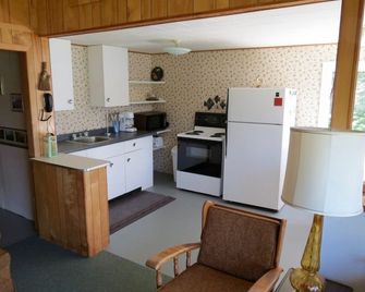 Haliburton Lake Cottage Rental - Waterfront - Eagle Lake - Kitchen