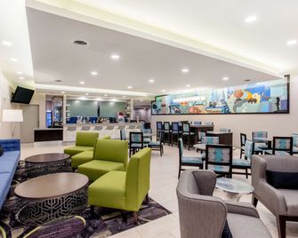 La Quinta Inn & Suites by Wyndham Indianapolis South - Ιντιανάπολη - Σπα