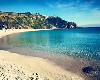 Sunshine Beach Resort - Ricadi - Playa