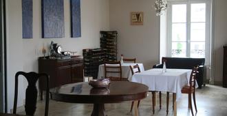 Le Voltaire Chambres et Table d'Hotes - Airvault - Restaurant