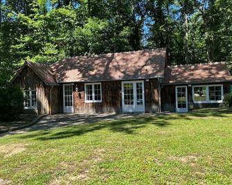 Gite Thoiry, 3 Bedrooms, 6 Persons - Thoiry - Bâtiment