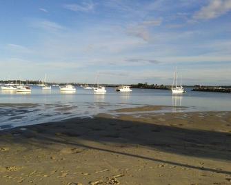 Blue Haven - Pet friendly Cottage - Yamba - Beach
