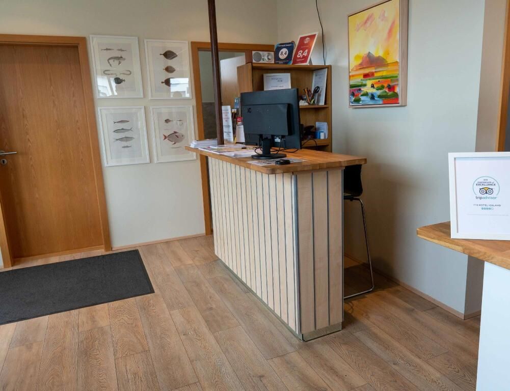 T10 Hotel Iceland - Hafnarfjordur - Front desk