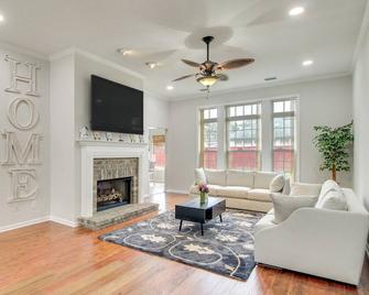 3 Mi to Oglethorpe Mall: Home w/ Fenced Yard! - Savannah