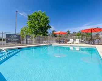 La Quinta Inn & Suites by Wyndham Augusta Fort Eisenhower - Augusta - Pool