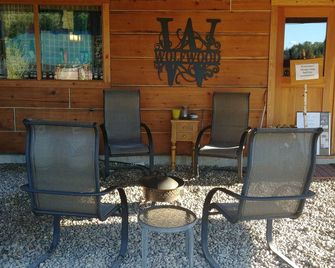 Wolfwood Guest Ranch - Clearwater - Patio