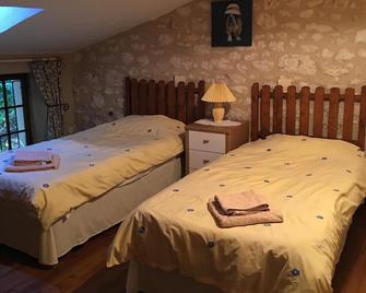 Barns - Gite Marguerite - Les Lèves-et-Thoumeyragues - Bedroom