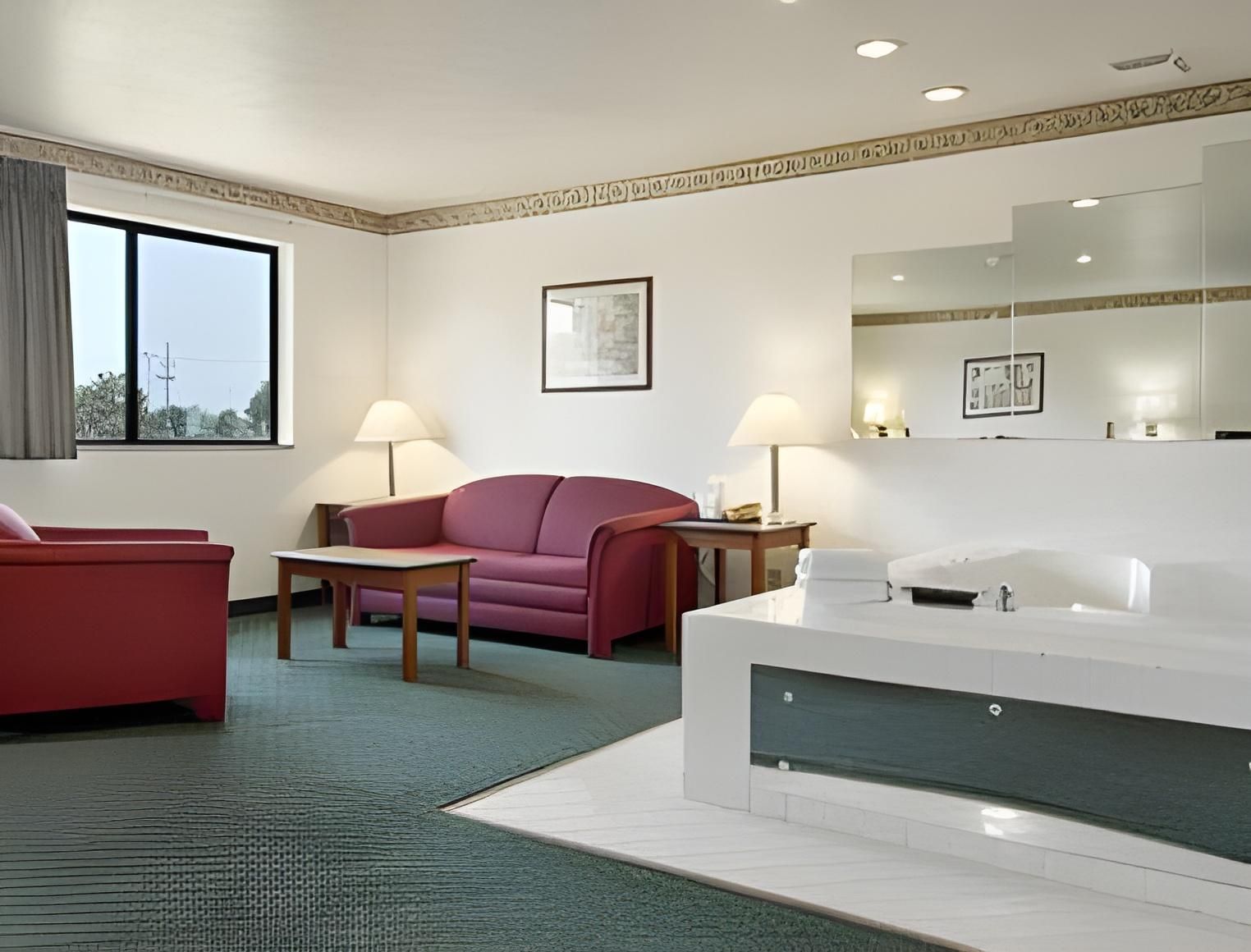 Super 8 by Wyndham Omaha Eppley Airport/Carter Lake