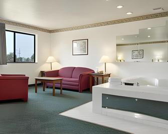 Super 8 by Wyndham Omaha Eppley Airport/Carter Lake - Carter Lake - Obývací pokoj