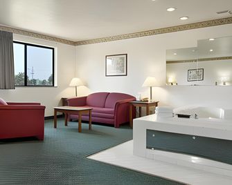 Super 8 by Wyndham Omaha Eppley Airport/Carter Lake - Carter Lake - Obývací pokoj