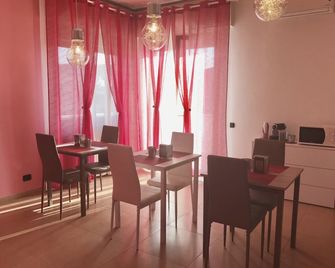 Color House Malpensa B&B - Cassano Magnago - Restaurante