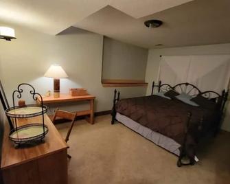 Charming 2-bedroom apartment with outdoor hot tub in rural area, private yard. - Hastings - Habitación