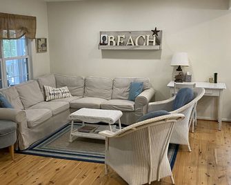 Perfect Key West Style - Pet-Friendly - Tennis - Beach Town - Bethany Beach - Living room