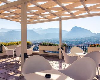 كريستينا هوتل - سورنتو - شرفة
