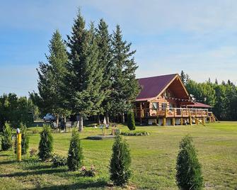 Cariboo Log Guest House - 114 Mile House - Edificio