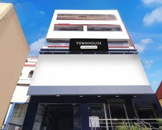 Super Townhouse Bank More Dhanbad Former - Dhanbād - Building
