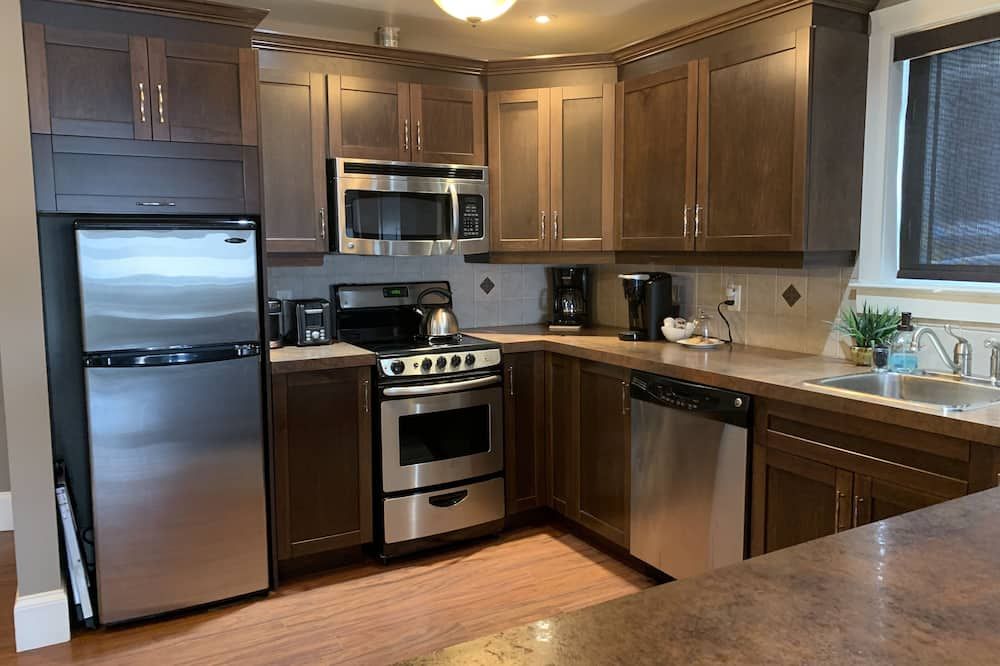 Feel at home when you're away - in our Elgin Suite! - Sudbury - Kitchen