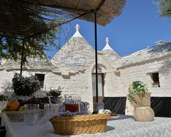 I Trulli Del Nonno Michele - Alberobello - Innenhof
