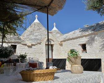 I Trulli Del Nonno Michele - Alberobello - Patio