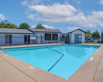 KINGbed A plus location A plus for workers LongStayDiscount - Sherman - Piscina