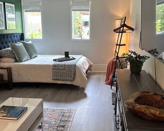 Woodland Apartment - An Open Concept 1-Bedroom In Charming Travelers Rest - Travelers Rest - Bedroom