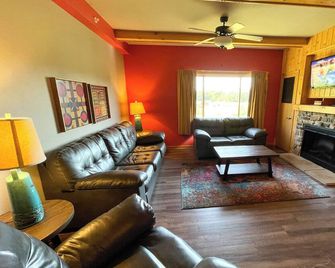 Two Bedroom Condo @ Spring Brook Resort - Wisconsin Dells - Sala de estar