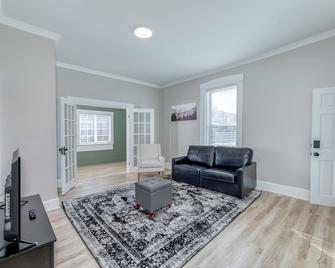 Cozy 1-Bedroom Retreat Near Depauw University & Downtown Greencastle! - Greencastle