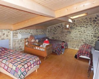 Traditional house sleeps 6 ardéchoise - Largentière - Habitación