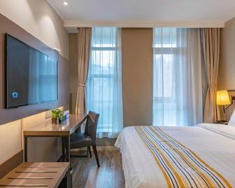 Home Inn Plus Hangzhou West Lake Hubin Wushan Square Hefang Street - Hangzhou - Habitación