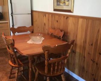 Camping Le 4 Chemins - L'Anse Saint-Jean - Comedor