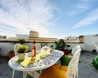 B&B A Due Passi - Trani - Balcony