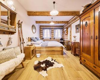 Beautiful private villa for 18 guests with WIFI, TV and patio - Dvůr Králové nad Labem - Schlafzimmer