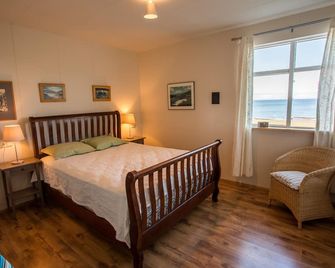 Tvera - roomy quality cottage with a view, close to the ferry harbor Brjanslækur - Flókalundur - Habitación