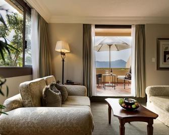 Cascades Hotel - Sun City Resort - Living room