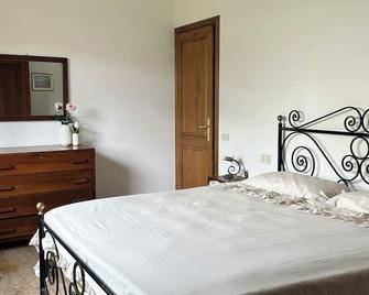 La Perla del Mare - Marina Di Pietrasanta - Schlafzimmer