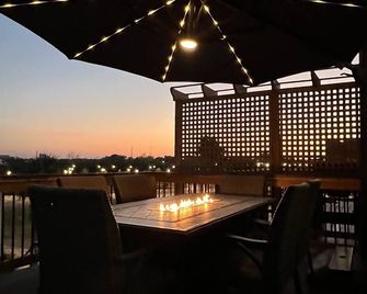 Exquisite townhome in Savannah's newest riverfront community! - סאוואנה - מרפסת