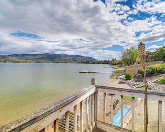 Lakefront Oroville Paradise Private Beach and Dock! - Oroville - Balcony
