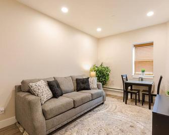 Natural Light And Newly Remodeled 1 Bedr - Great Falls - Sala de estar