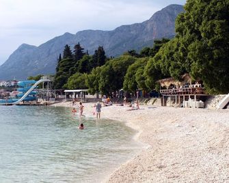 Apartments with parking space Gradac, Makarska - 11332 - Gradac