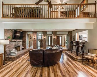 Edith's Farm-Peaceful countryside home on 5 acres - Gallatin - Obývací pokoj