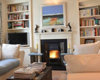 2 The Bays, Thorpeness, Pet Friendly, With A Garden In Thorpeness - Thorpeness - Living room