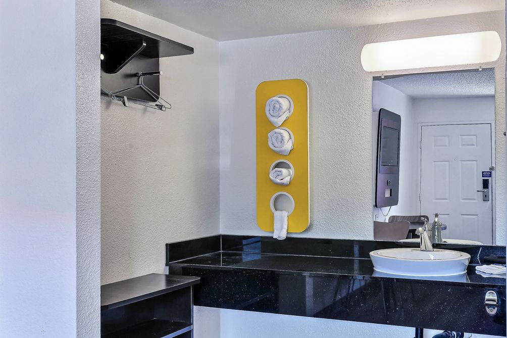Motel 6 Pleasanton 82 122 Pleasanton Hotel Deals - 