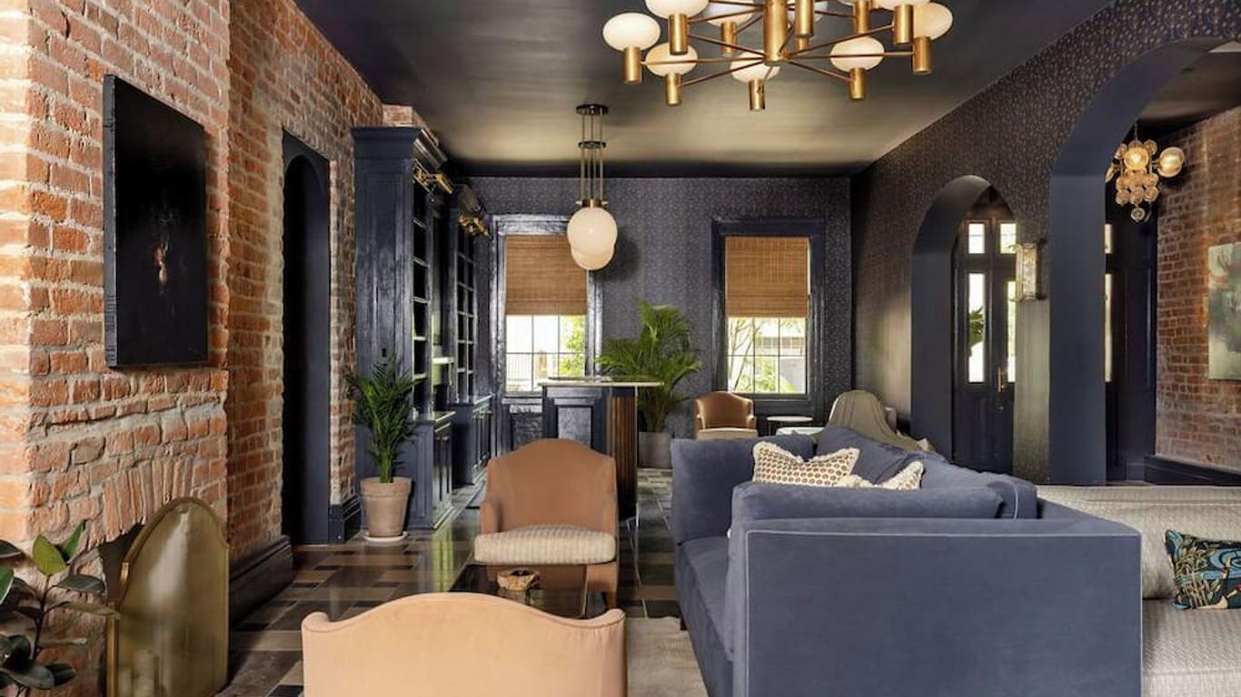 Garden District Hotel