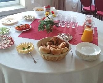 Zajazd Skorpion B&B - Auschwitz - Buffet