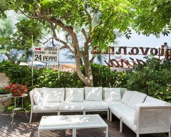 Giovanna Regina Hotel - גביצ'ה מארה - פטיו