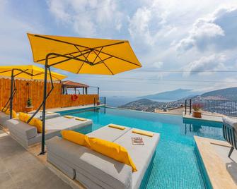 Villa for 6 with Stunning Sea Views in Kiziltas, Kalkan. - Kalkan - Alberca