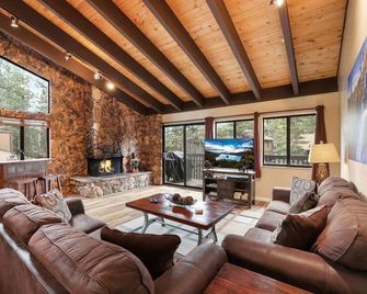 Heavenly Haven - Hot Tub + Seasonal Hoa Pool - Zephyr Cove - Sala de estar