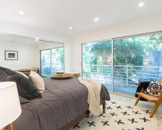 Cali Luxury Dream Hideaway - Woodland Hills - Bedroom