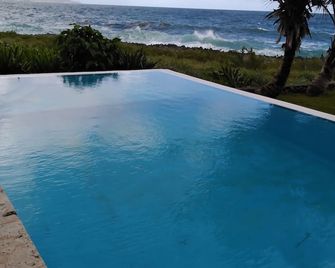 House and Sea - Samaná - Alberca