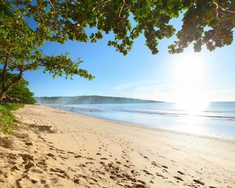 OYO 1395 Carita Asri Villas & Resort - Carita - Playa